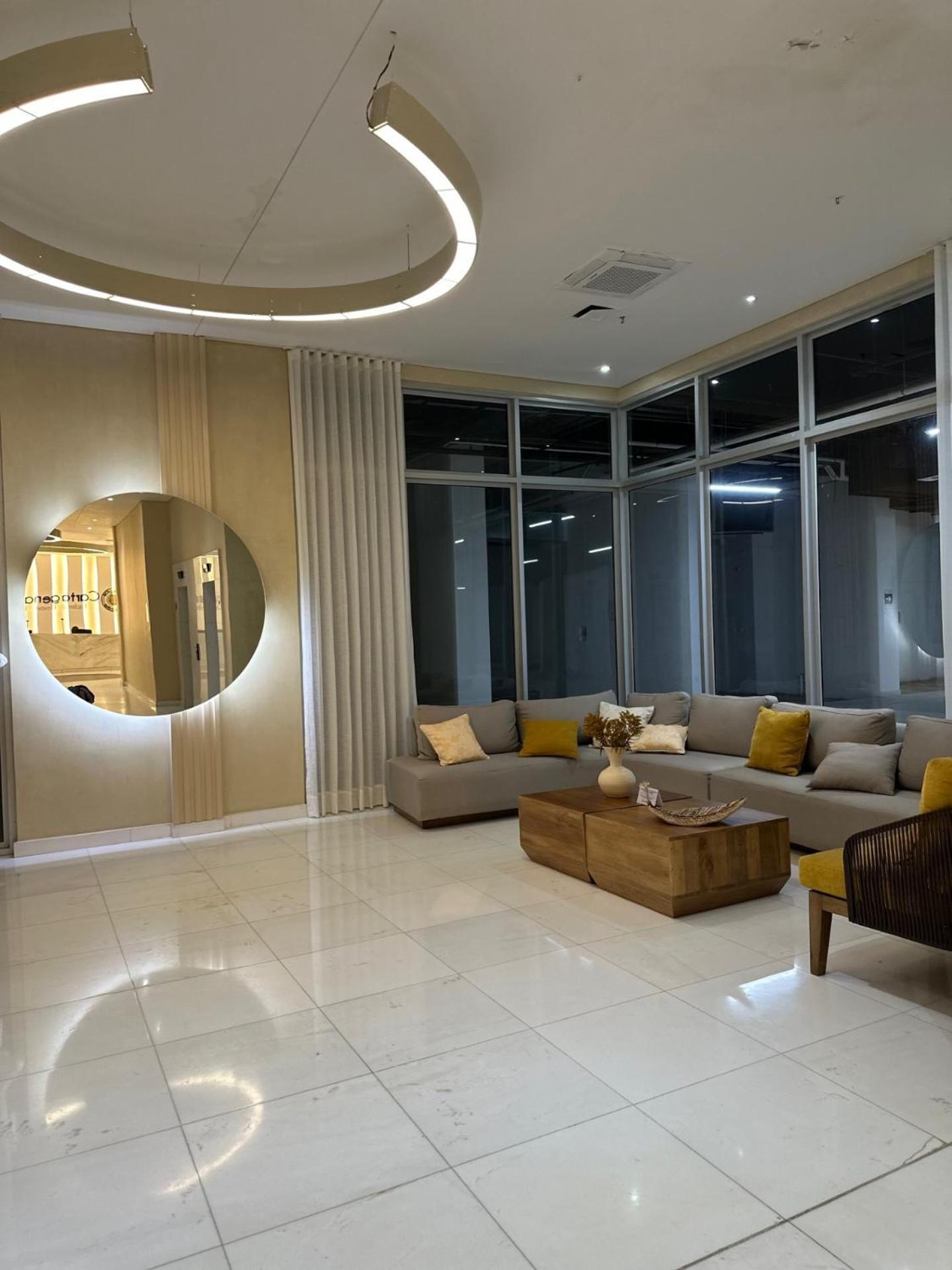 Lujoso - 2 Mins Aeropuerto